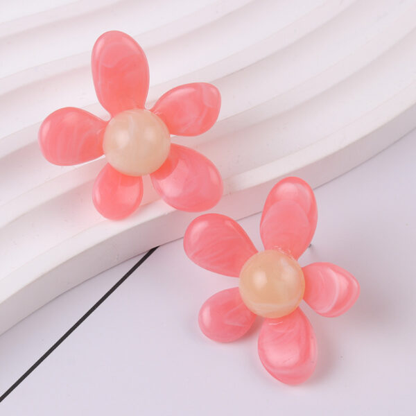oly-5d7b365e6bc3e6cbeec85b25e82ea570 Wholesale Summer Fresh Style Earrings Five-petal Flower Jelly Color Acrylic Earrings Simple Petal Fashion Earrings Ear Accessories for Women