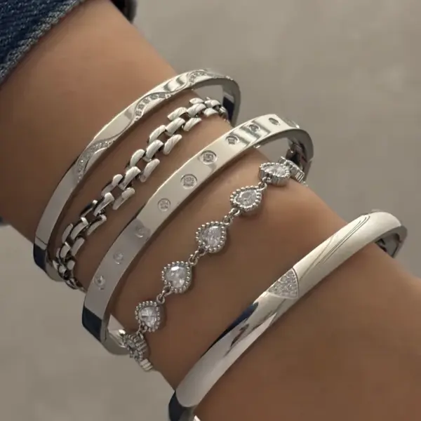 PVD Coated Real Gold Plated 16K Gold White Gold Plated Geometric 304 Stainless Steel Lady Romantic Waterproof Non Tarnish 304 Stainless Steel Bracelets Bangle