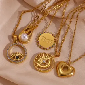 Wholesale 304 Stainless Steel Devil'S Eye Moon Heart Shape PVD Coated Rhinestones 18K Real Gold Plated Simple Style Classic Style Waterproof Non Tarnish Plating Inlay Cable Chain Gold Pendant Necklace
