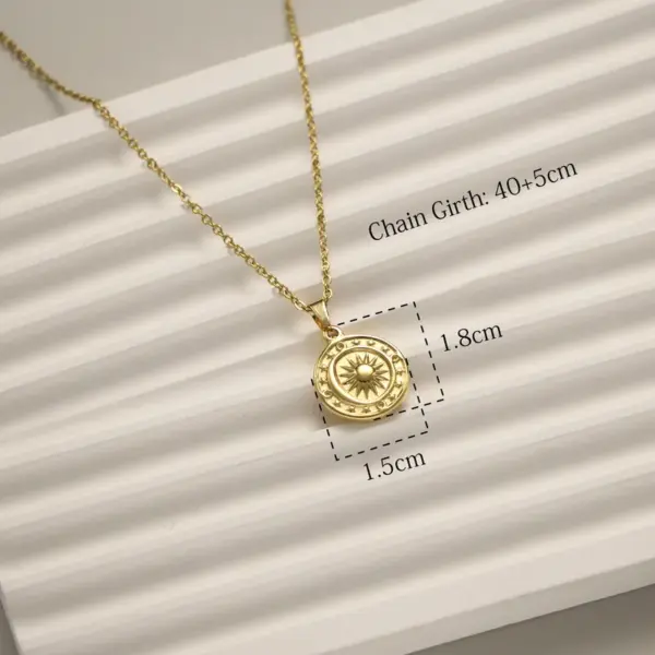 Wholesale 201 Stainless Steel 304 Stainless Steel Ferroalloy Moon Heart Shape Flower Electroplating Ion Plating (IP) Real Gold Plated Retro IG Style Waterproof Non Tarnish Gold Pendant Necklace