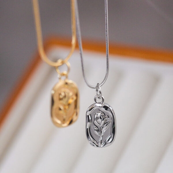 Wholesale French Necklace Women's Tulip Necklace Titanium Steel Plated 18K Gold Rose Pendant Niche High-End Tulip Pendant