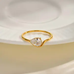 Wholesale Ladies Versatile Geometric Stainless Steel Rings Gold Plated Waterdrop Zirconia Ring Fashionable Accessory For Women