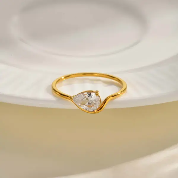 Wholesale Ladies Versatile Geometric Stainless Steel Rings Gold Plated Waterdrop Zirconia Ring Fashionable Accessory For Women