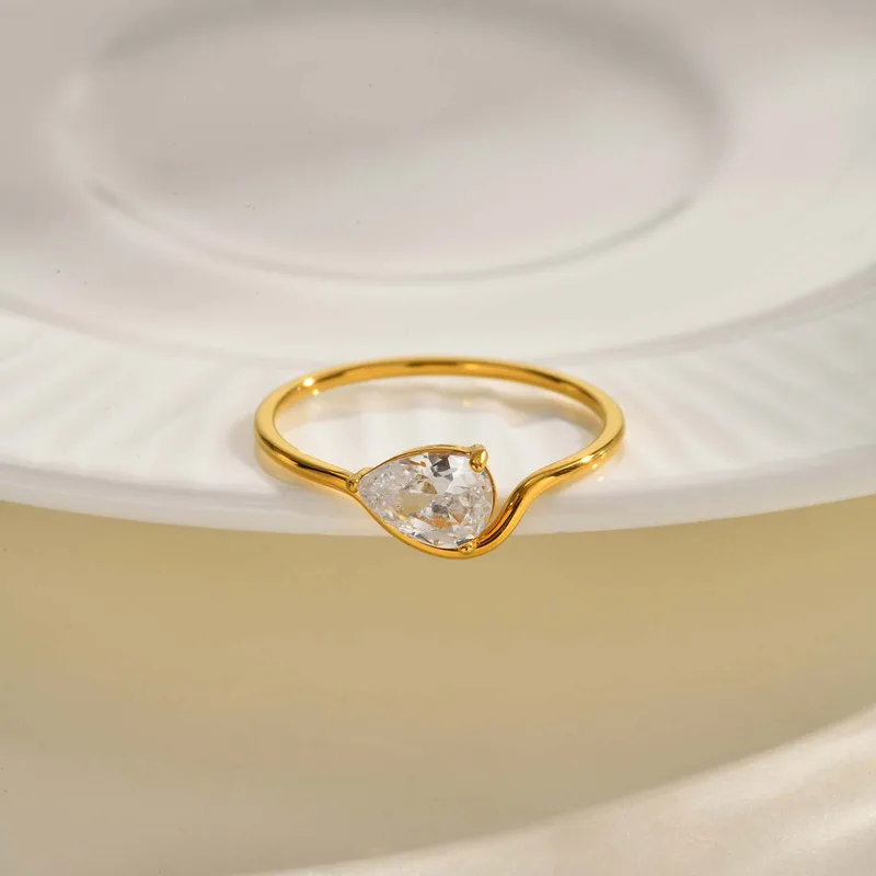 Wholesale Ladies Versatile Geometric Stainless Steel Rings Gold Plated Waterdrop Zirconia Ring Fashionable Accessory For Women