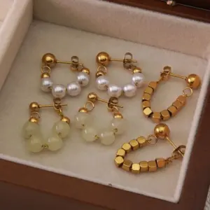 304 Stainless Steel Plastic Solid Color Ion Plating (IP) 18K Gold Plated Elegant Simple Style Waterproof Non Tarnish Beaded Plating Gold Earrings