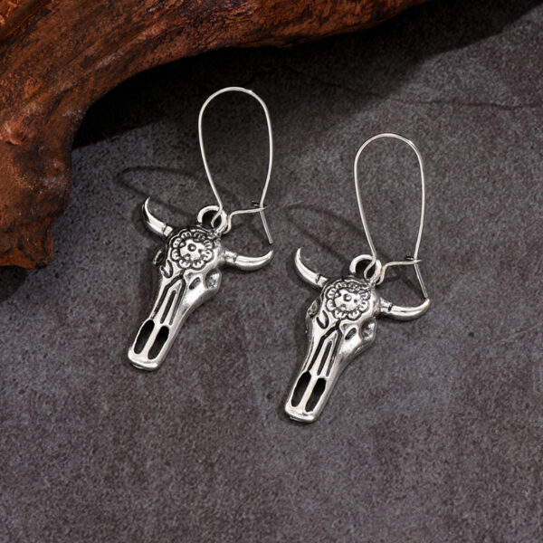 Wholesale European and American retro distressed earrings Western Denim style animal Jewelry earrings cow head hat personality fashion ear hook female