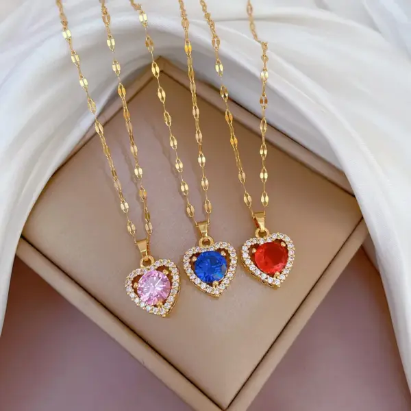 Wholesale Fashion Heart Shape Titanium Steel Copper Plating Hollow Out Inlay Zircon Pendant Necklace