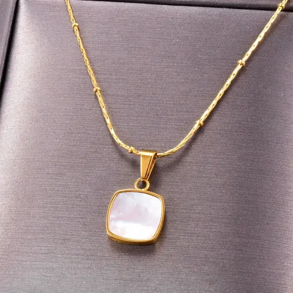 oly-5ea4e7818c33715e21c34eb2c5ebbc64 Wholesale PVD Coated Real Gold Plated 18K Gold Heart 304 Stainless Steel Titanium Steel Waterproof Non Tarnish 304 Stainless Steel Titanium Steel Necklace
