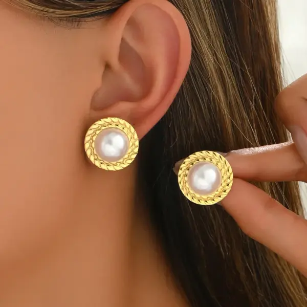 Wholesale 304 Stainless Steel Pentagram Heart Shape PVD Coated Real Gold Plated Casual Vacation Simple Style Waterproof Non Tarnish Ear Studs
