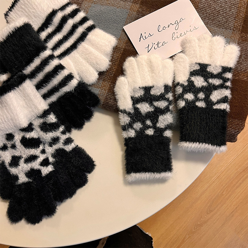 Wholesale Cartoon black and white striped open finger gloves touch screen female autumn and winter leopard print warm thickened knitted finger wool gl
