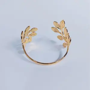 Gold / Average Size / Leaf Bracelet