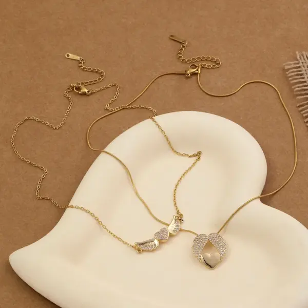 Wholesale Copper Vintage Style Plating Inlay Heart Shape Wings Zircon Pendant Necklace