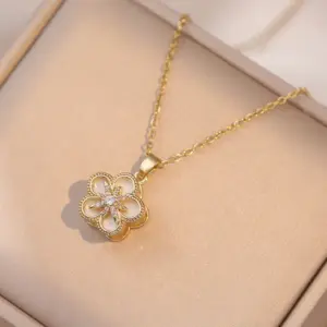 X0182 White Zircon Snowflake Necklace