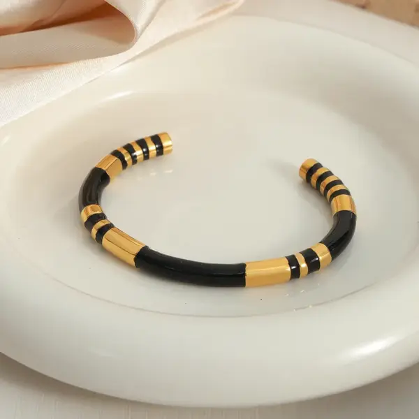 Wholesale 304 Stainless Steel Color Block PVD Coated Real Gold Plated Casual Simple Style Waterproof Non Tarnish Enamel Plating White Green Gold