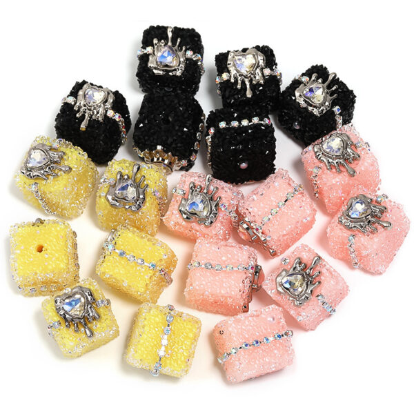 oly-5f7753925cabbaf3ad8e340f77979222 Wholesale Heart-shaped soft candy chain with rhinestone balls and square through-hole beads