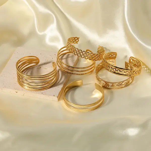 Wholesale PVD Coated 18K Gold Real Gold Plated Leaf Solid Color Knot Stainless Steel Basic Retro Waterproof Non Tarnish 304 Stainless Steel Bangle
