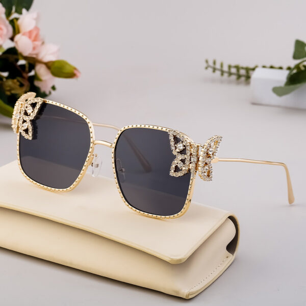 Wholesale European and American Fashion Butterfly with Diamond Sunglasses Women's Metal Frame Sunglasses Women's Cross-Border Wholesale Shades