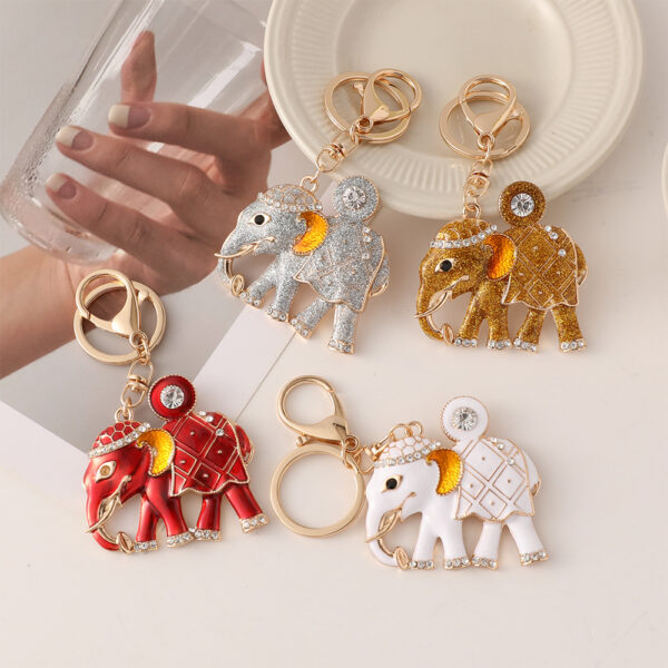 Wholesale Retro Color Diamond-encrusted Elephant Car Keychain Metal Animal Bag Pendant Key Chain Small Gift