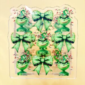 B414 - Grinch Pen Holder