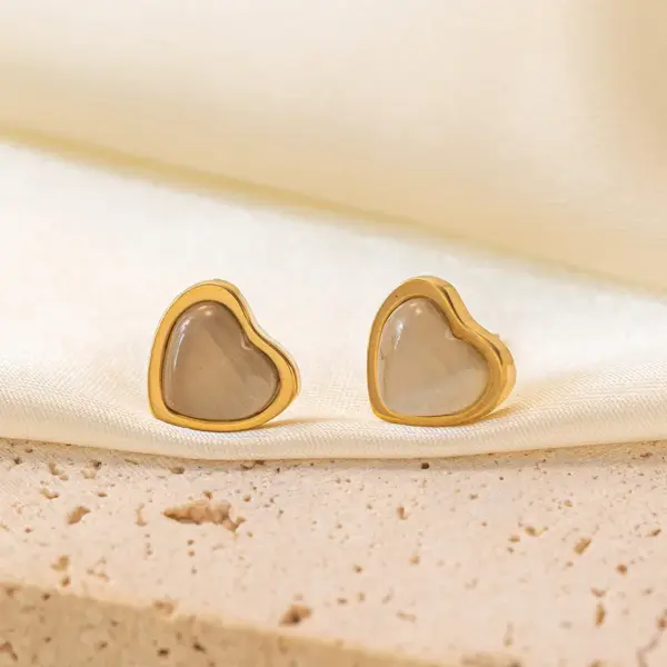 Wholesale PVD Coated Real Gold Plated 18K Gold Heart Shape 304 Stainless Steel Simple Style Classic Style Waterproof Non Tarnish Jewelry Set