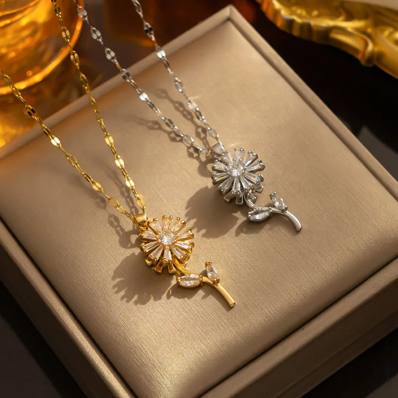 Wholesale PVD Coated Real Gold Plated 18K Gold Sunflower Stainless Steel Cute Waterproof Non Tarnish Titanium Steel Pendant Necklace