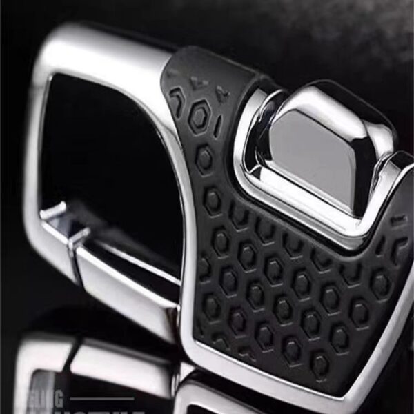 Wholesale High-end metal car keychain, one press, pioneering men's anti-lost waist hanging leather key ring key chain