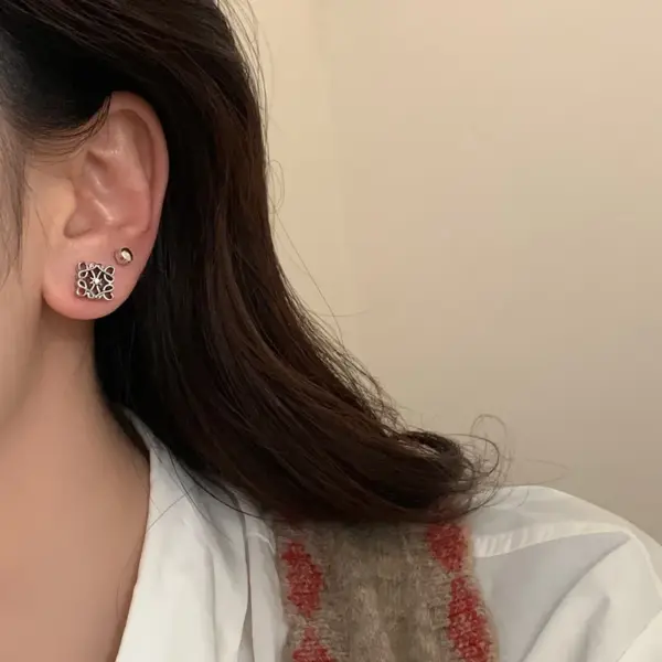 Wholesale Fashionable Geometric Hollow Out Earrings Women's Elegant Simple Design Small Fragrance Style Minimalist Versatile Ear Jewelry