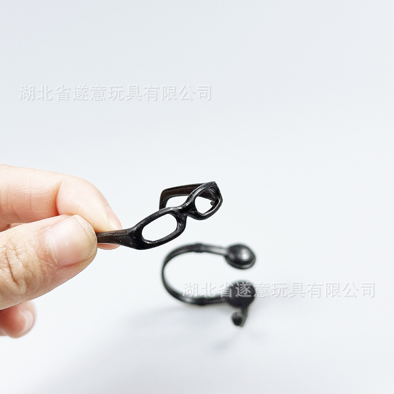 Wholesale 12 ints Doll House Aessories bjd cket Scene Ornaments Shooting Props Mini Glasses Miniature Small Headphone Model