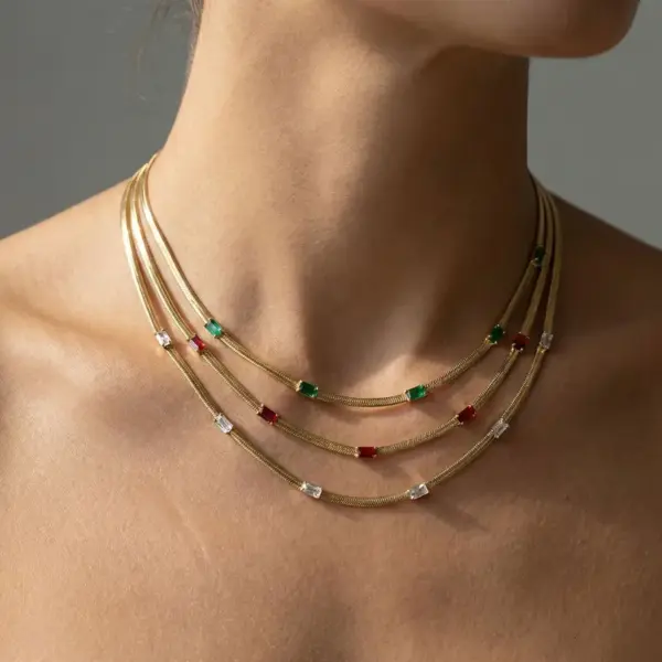 Wholesale 18K Gold Plated 304 Stainless Steel Necklace Vintage Inlaid Diamond Snake Bone Chain For Women Non-Fading Collarbone Chain With Rhinestones