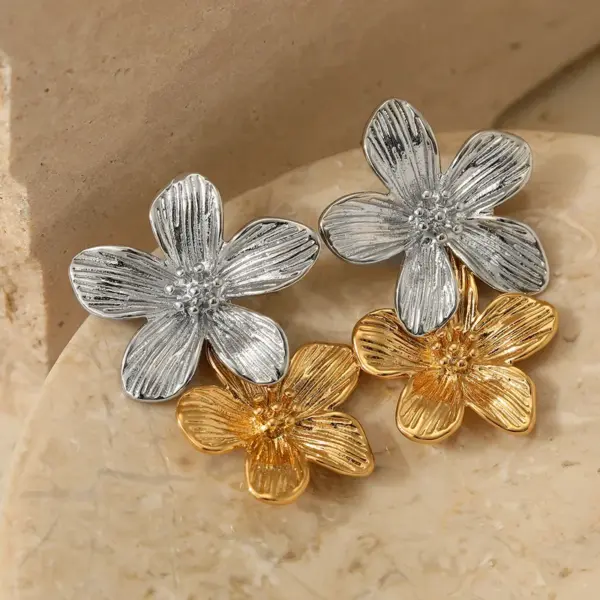 Wholesale PVD Coated Real Gold Plated 16K Gold White Gold Plated Gold Plating Flower 304 Stainless Steel Sweet Waterproof Non Tarnish Drop Earrings