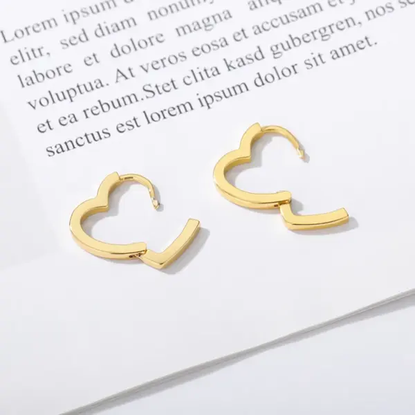 Wholesale PVD Coated Real Gold Plated 18K Gold Heart Shape 304 Stainless Steel Vintage Style Simple Style Waterproof Non Tarnish Earrings