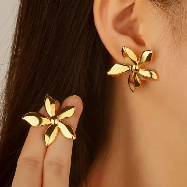 Wholesale 1 Pair Sweet Flower Plating 304 Stainless Steel Imitation Gold Electroplating Ear Studs