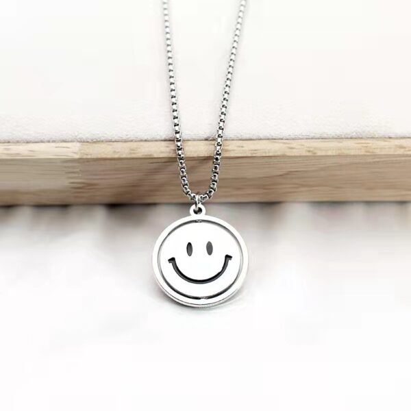 Wholesale Amazon Stainless Steel Rotating Smiley Sweater Necklace Hip-Hop European and American Long Style 2023 New Ins Jewelry Versatile