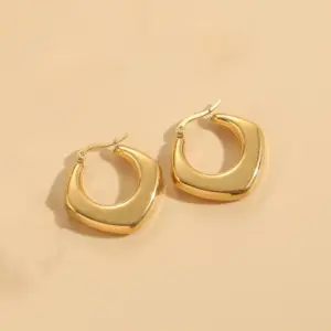 Square Hollow Earrings Gold, Small Size