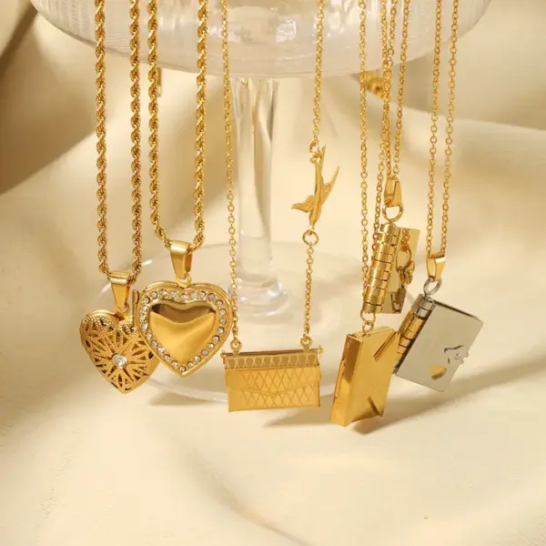 Wholesale Ion Plating (IP) 18K Gold Plated Love Envelope Red Heart 304 Stainless Steel French Style Classic Commute Pendant Necklace