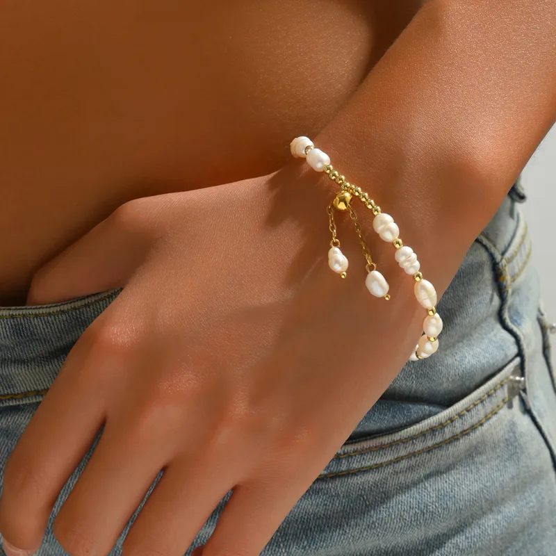Wholesale Elegant Modern Style Irregular 201 Stainless Steel Freshwater Pearl 18K Gold Plated Bracelets In Bulk