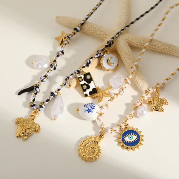 Wholesale PVD Coated Real Gold Plated 18K Gold Tortoise Star Moon 304 Stainless Steel Casual Cute Romantic Waterproof Non Tarnish Polyester Lobster Trigger Clasp Closure Pendant Necklace