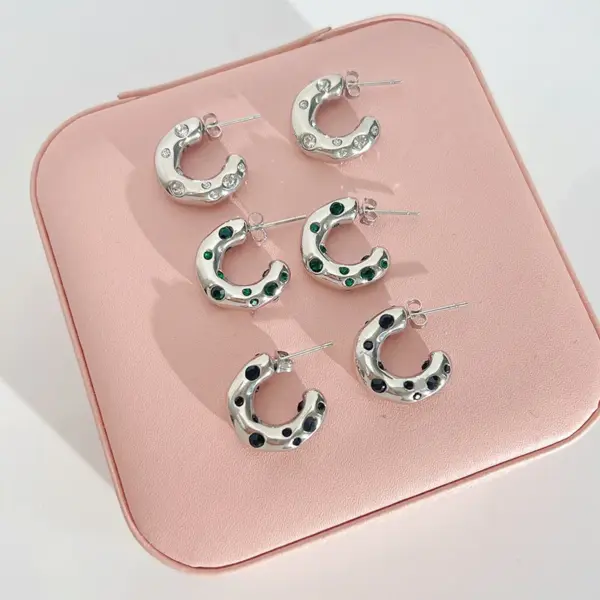 Wholesale PVD Coated Real Gold Plated 16K Gold White Gold Plated Gold Plating Letter 304 Stainless Steel Luxurious Waterproof Non Tarnish Ear Studs