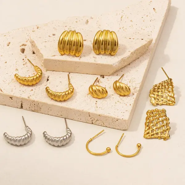 Ion Plating (IP) Real Gold Plated 18K C Shape Solid Color Twist 304 Stainless Steel Basic Modern Style Classic Waterproof Non Tarnish Ear Studs