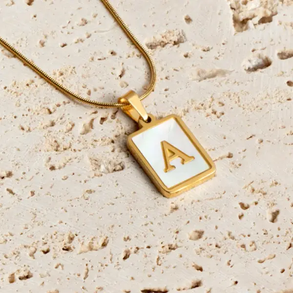 Wholesale Luxurious Letter Stainless Steel Plating Inlay 18K Gold Plated Shell Pendant Necklace