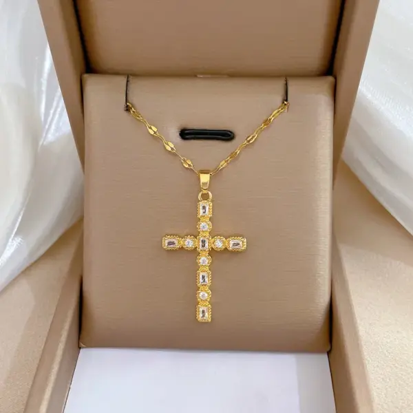 304 Stainless Steel Copper Cross Vacuum Plating Zircon Simple Style Pig Nose Chain Lobster Trigger Clasp Closure Pendant Necklace