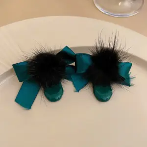 4# Silver Needle-Green-Furry Bow