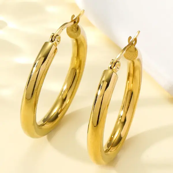 Wholesale PVD Coated Real Gold Plated 18K Gold Round 304 Stainless Steel Elegant Simple Style Waterproof Non Tarnish 304 Stainless Steel Hoop Earrings