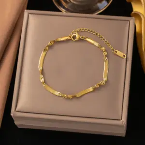 46【E2146】Twisted Blade Chain Bracelet / Gold