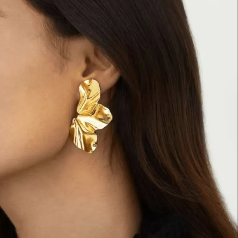 Wholesale 201 Stainless Steel 304 Stainless Steel Flower Petal Electroplating Stone-Free Imitation Gold Sweet Flowers Ear Studs