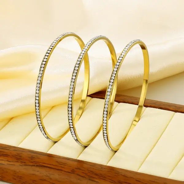 Wholesale PVD Coated 18K Gold Plated Circle 304 Stainless Steel Simple Style Waterproof Non Tarnish 304 Stainless Steel Bangle