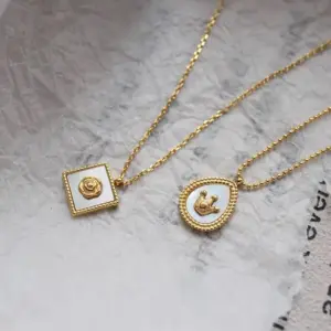 Wholesale Elegant Retro French Style Square Flower Titanium Steel Plating 18k Gold Plated Pendant Necklace