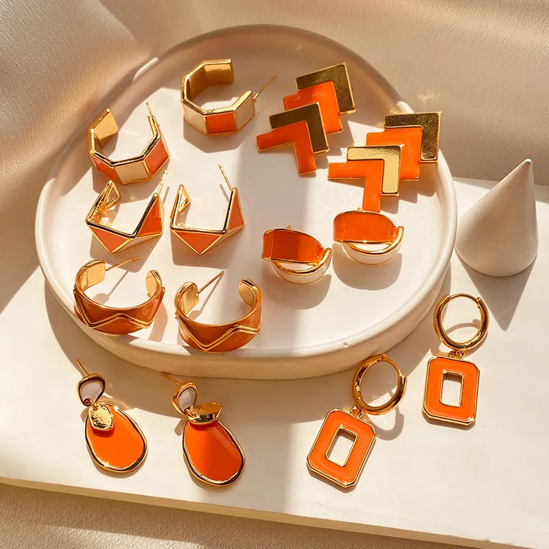 Wholesale 1 Pair Retro Sweet Triangle Devil's Eye Heart Shape Enamel Plating Inlay Copper Zircon 18k Gold Plated Ear Studs