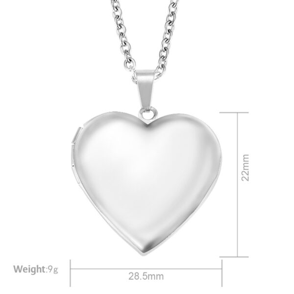 Wholesale Europe and the United States spot ins niche design love phase box pendant necklace opening and closing peach heart smooth photo clavicle chain