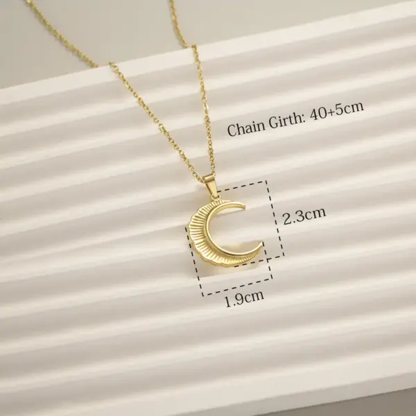 Wholesale 201 Stainless Steel 304 Stainless Steel Ferroalloy Moon Heart Shape Flower Electroplating Ion Plating (IP) Real Gold Plated Retro IG Style Waterproof Non Tarnish Gold Pendant Necklace